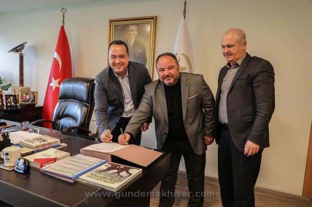 Akhisar’da belediye işçilerine yüzde 108 zam! 