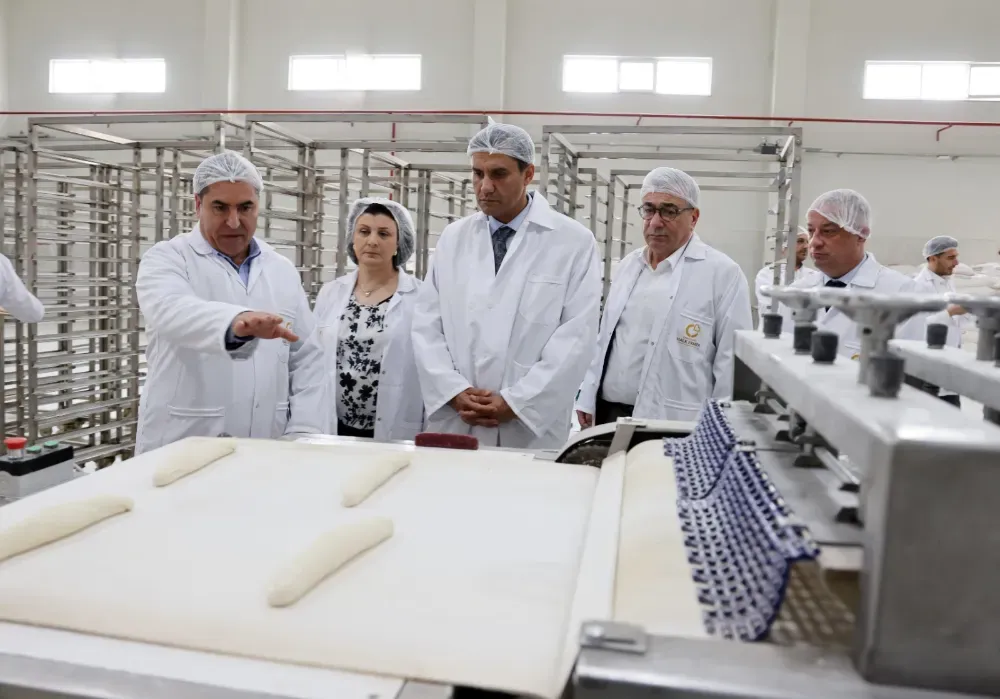 BAŞKAN FERDİ ZEYREK HALK EKMEK İÇİN KOLLARI SIVADI