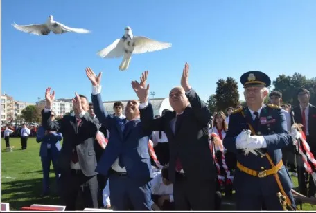 Akhisar’da 29 Ekim Cumhuriyet Bayramı coşkuyla kutlandı.