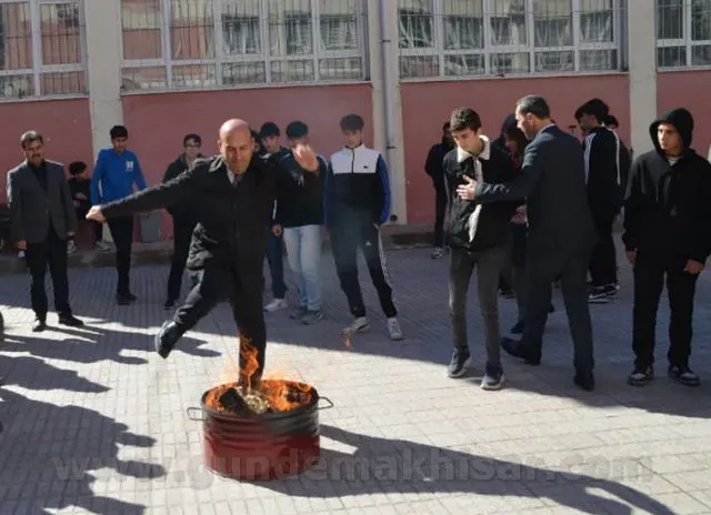 AKHİSARDA RENKLİ NEVRUZ ETKİNLİKLERİ