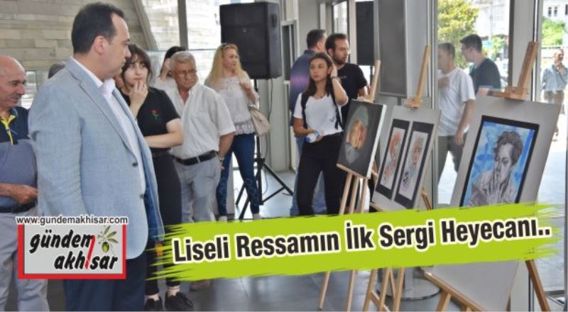 Akhisarlı genç ressam Gülsen Üstündağ ilk kişisel sergisini açtı.