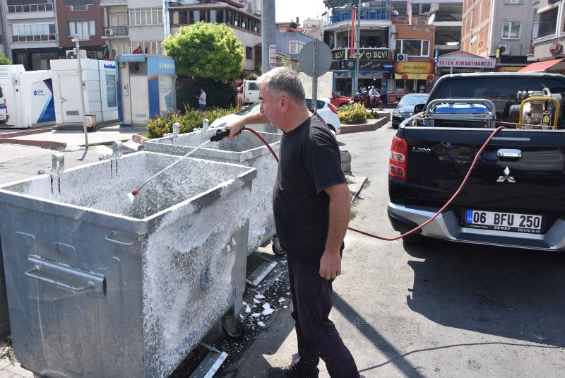 Daha temiz bir Akhisar için çöp konteynerleri temizleniyor