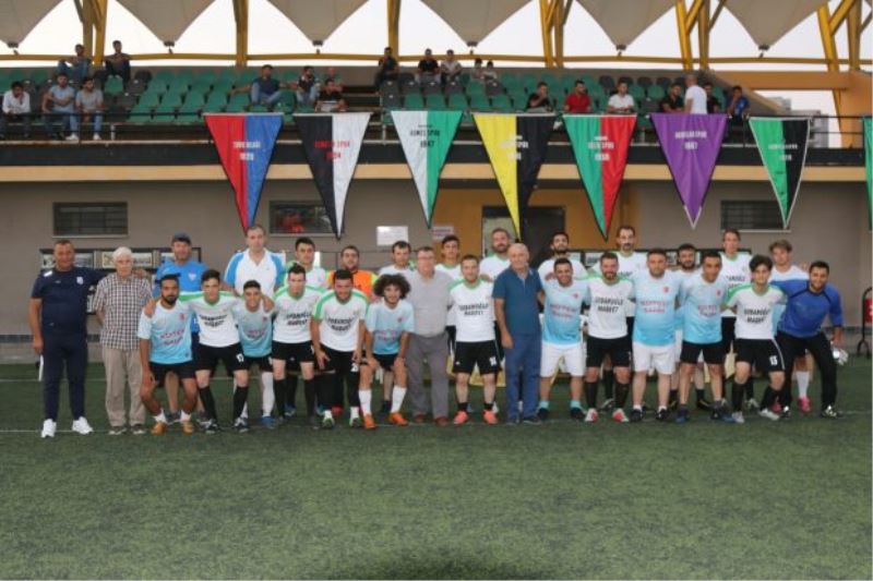 Akhisar Nostalji Futbol Turnuvası başladı