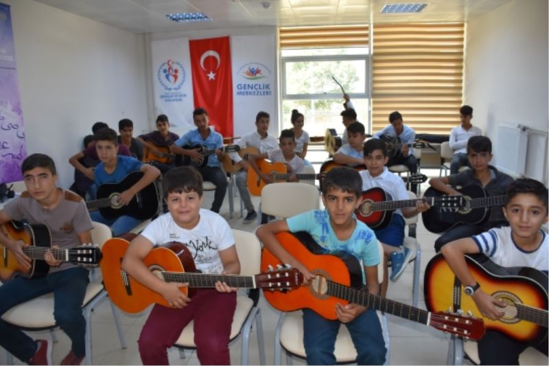 HALK EĞİTİMİ MERKEZİ’NİN GENÇLİK MERKEZİ İÇERİSİNDE BULUNAN  KURSLARINA BAŞVURULAR BAŞLIYOR