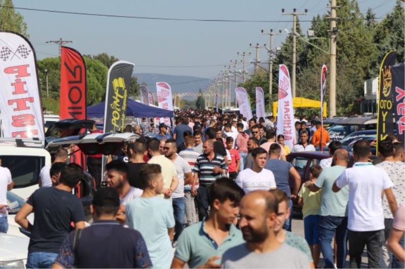 Otomobil tutkunları Akhisar AutoFest’e akın etti