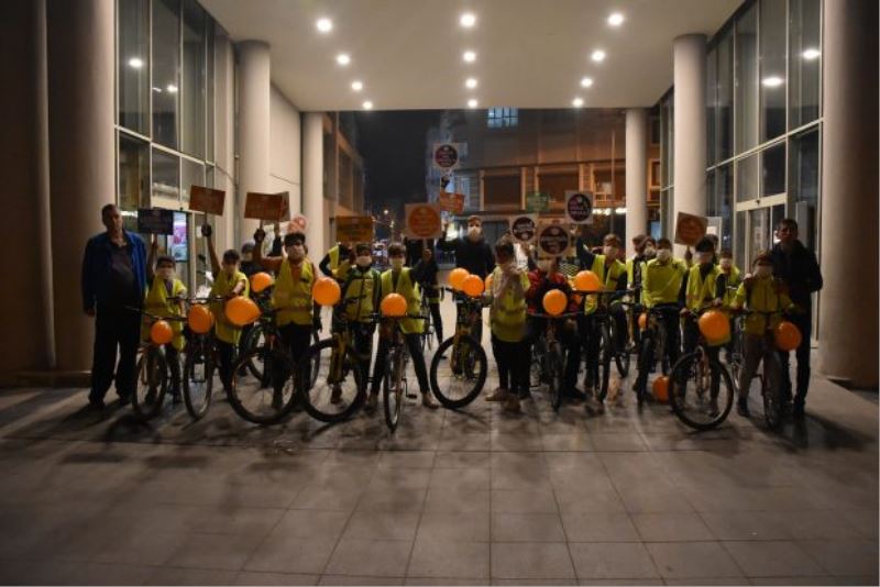 Akhisarlı Bisikletçiler Lösemili Çocuklar için pedal çevirdi