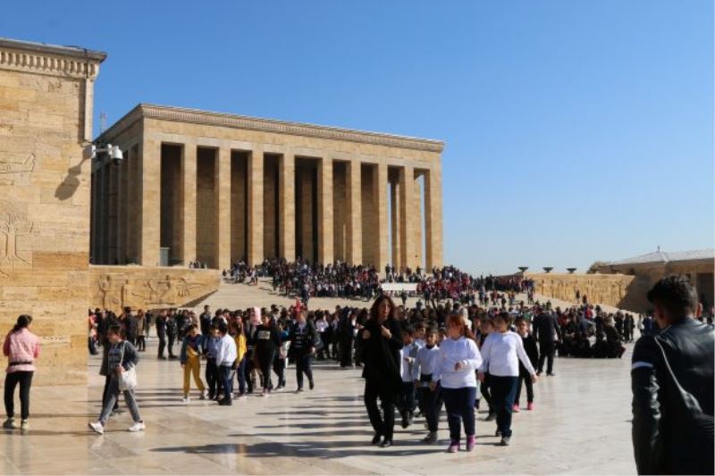 Akhisar’dan Anıtkabir’e özel ziyaret