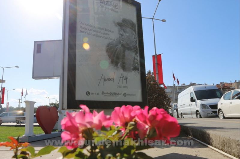 Akhisar Belediyesi, sokakları şiirlerle süslendi