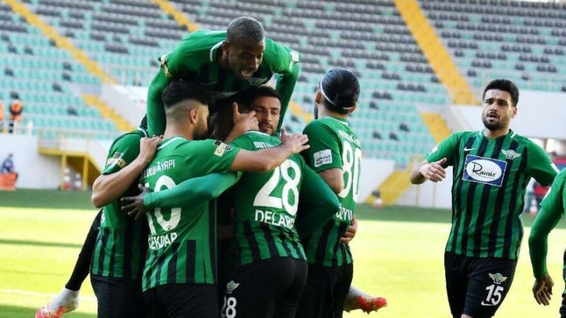 AKHİSARSPOR KENDİ EVİNDE GÜLDÜ