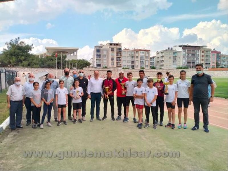 Ak Parti’den Şampiyon Sporculara Ziyaret