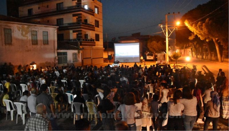 Akhisar’da açık hava sinema akşamları başladı