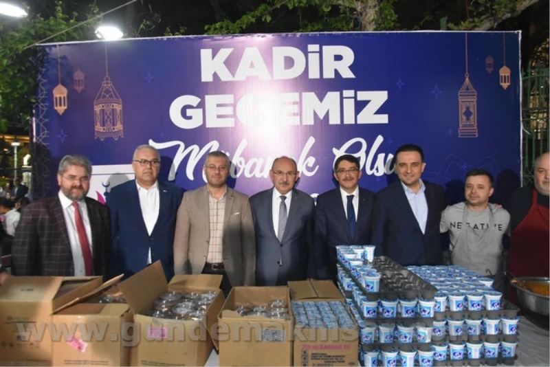 ŞEHZADELER BELEDİYESİ’NDEN VATANDAŞLARA KADİR GECESİ İKRAMI
