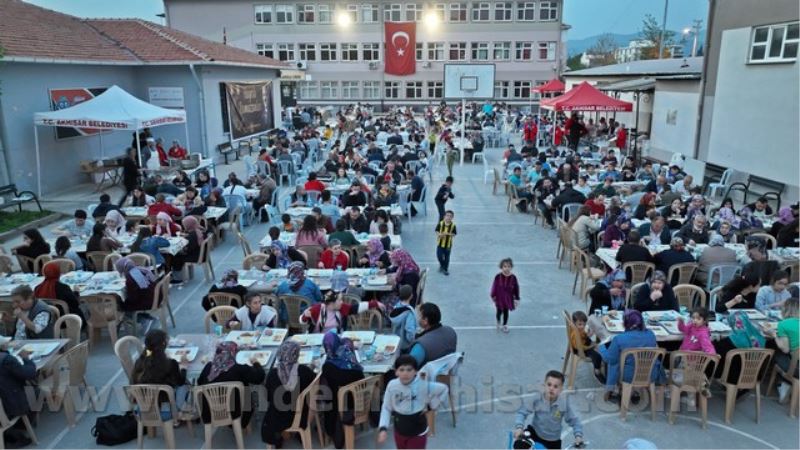 Akhisar Belediyesi iftar sofrası Cumhuriyet ve Hacıishak’da kuruldu