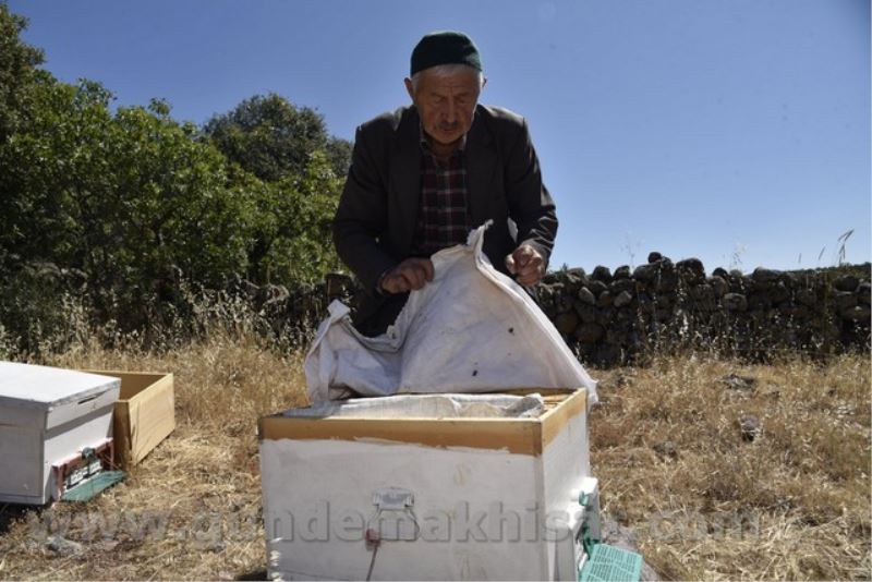 BAL ÜRETİCİSİ DAĞITILAN KOVANLARDAN MEMNUN