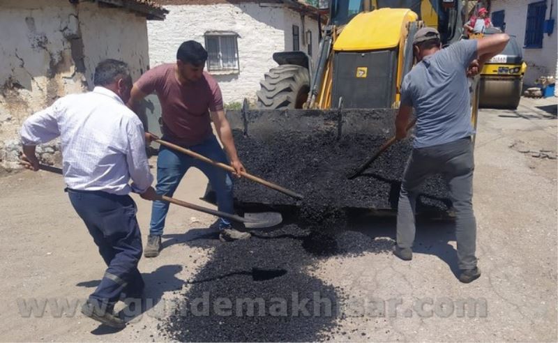 Akhisar Belediyesi asfalt çalışmaları hafta sonunda da devam ediyor